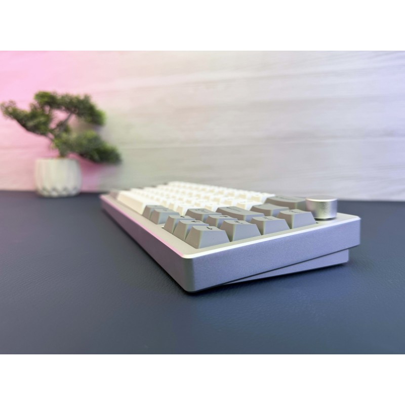YUNZII AL68 Silver Milk V2 — механическая клавиатура с gasket mount